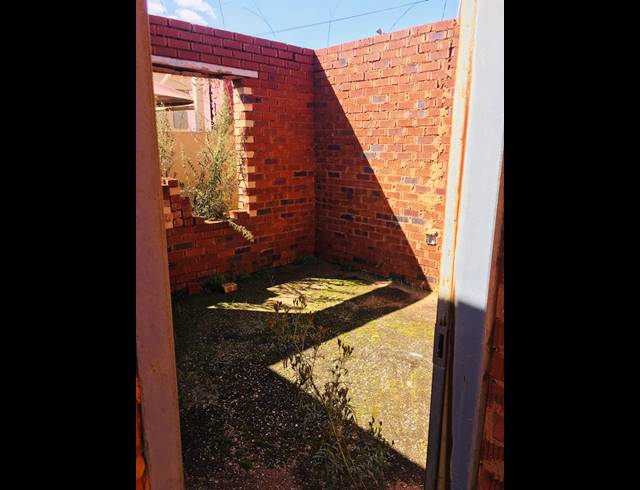 3 BEDROOM FREEHOLD FOR SALE IN KWA THEMA